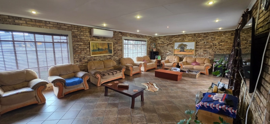 4 Bedroom Property for Sale in Miederpark North West